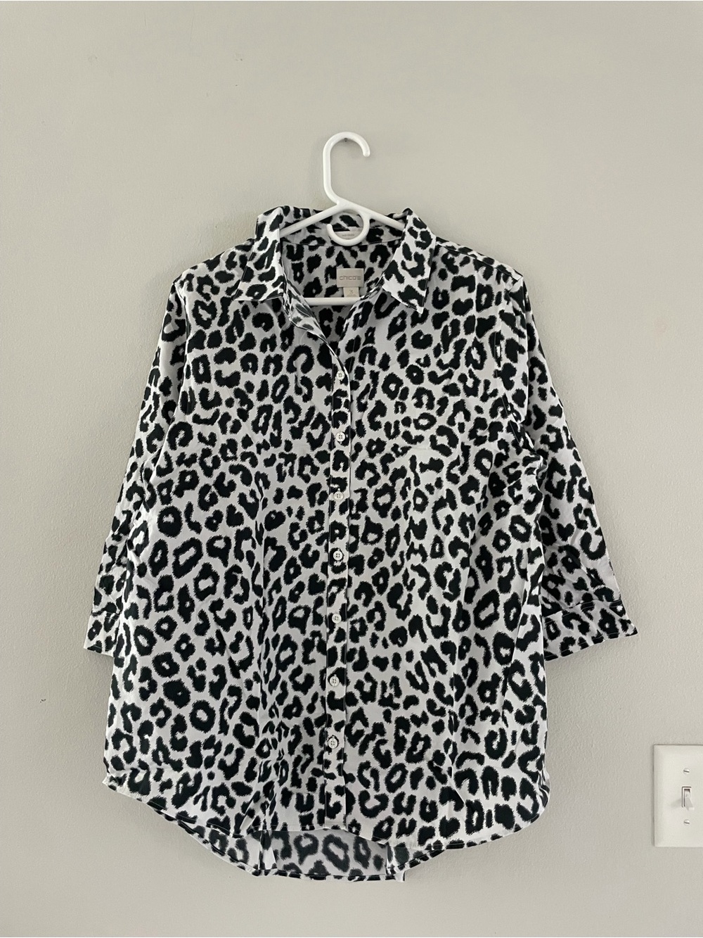 Chico's Black & White Leopard Print Button Down 3/4 Sleeve Shirt